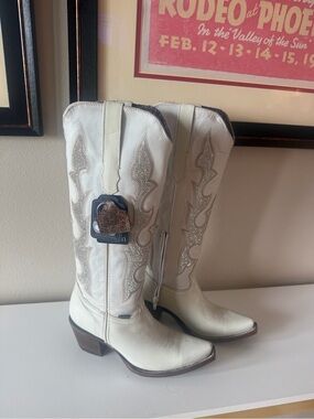 Women's White Embroidered Western Heeled Boots